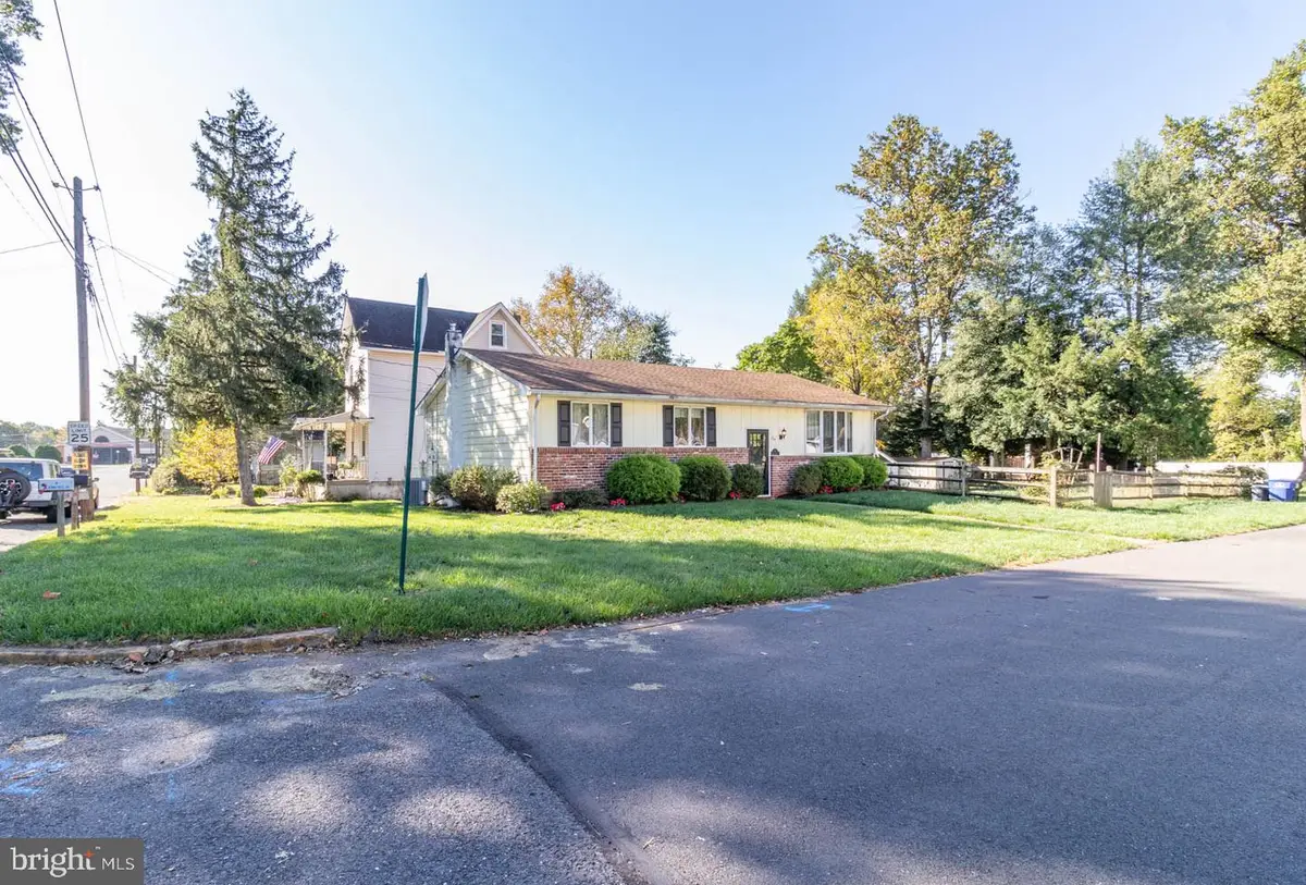 5 Lincoln Ave, Burlington, NJ 08016 - #1