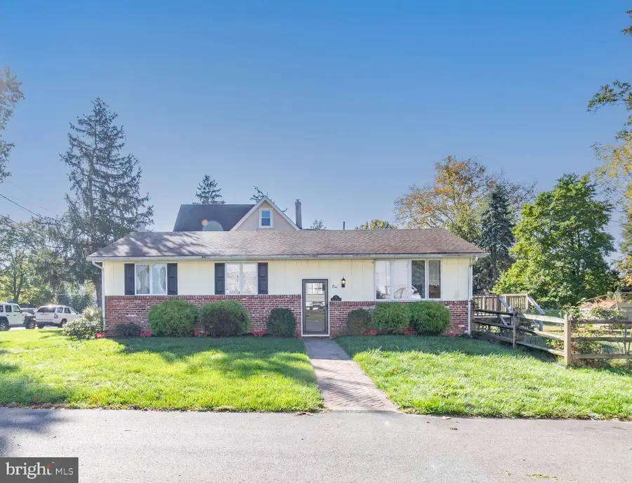 5 Lincoln Ave, Burlington, NJ 08016 - #2