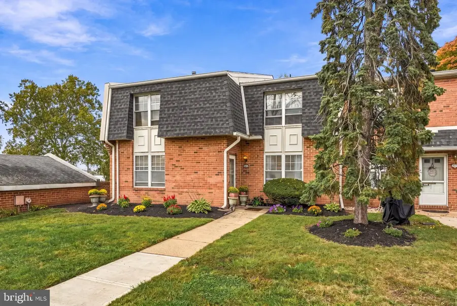2093 Harbour Dr, Palmyra, NJ 08065 - #2