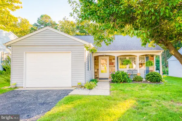 13 New Castle Dr, SOUTHAMPTON, NJ 08088