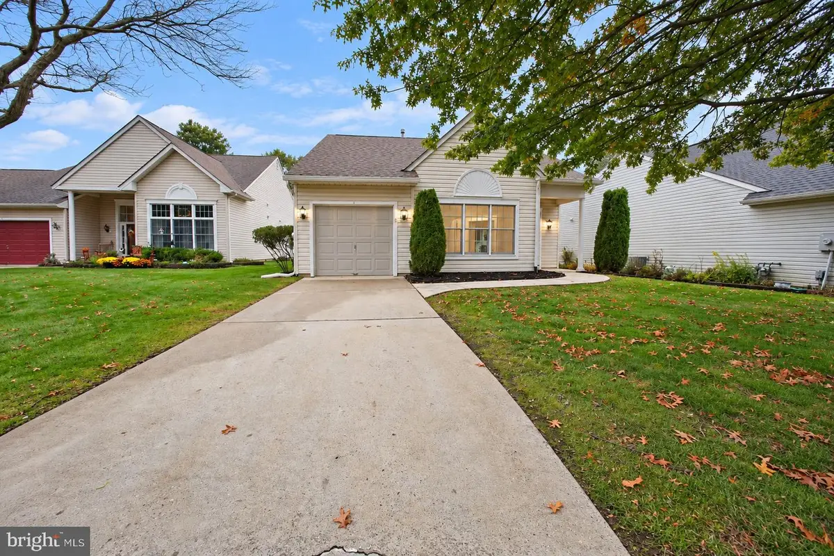 4 Parkview Cir, Columbus, NJ 08022 - #1