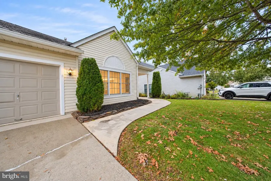 4 Parkview Cir, Columbus, NJ 08022 - #2