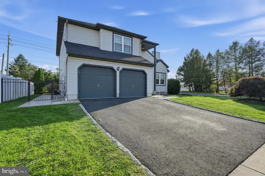 2 London Rd, Burlington, NJ 08016 - #3