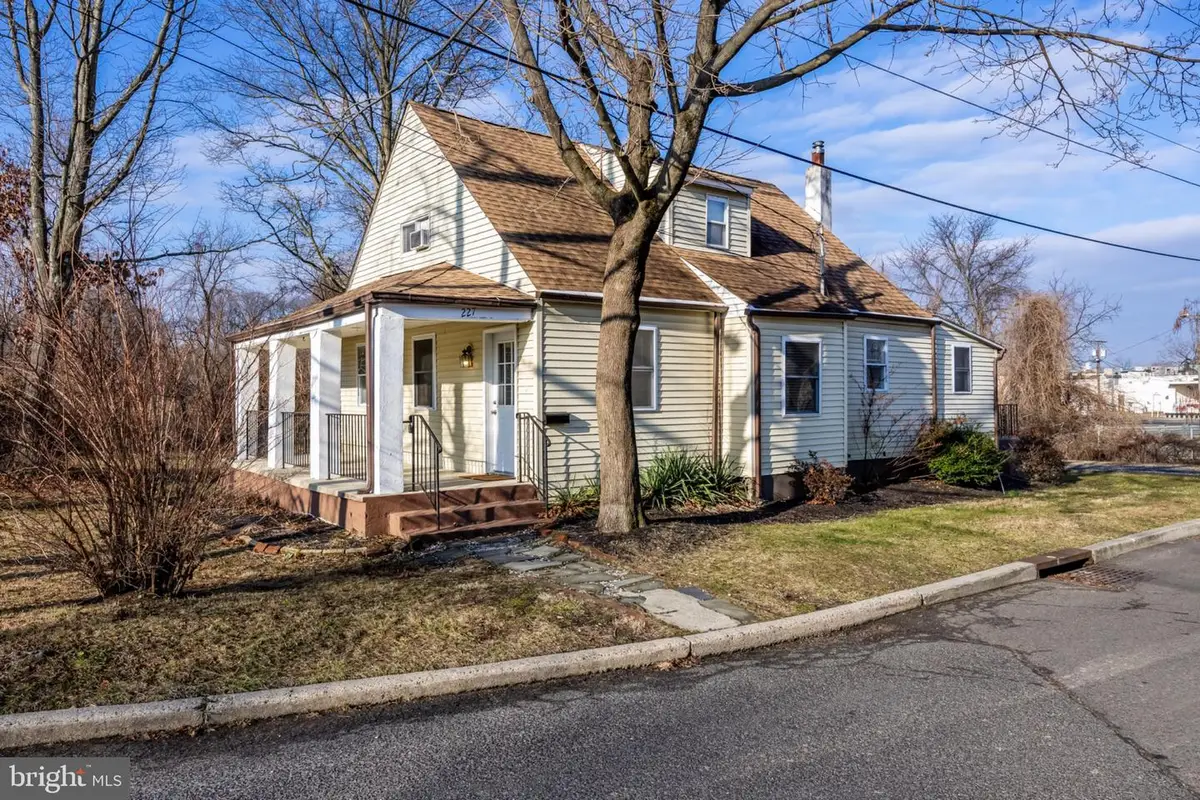 227 Whittier Ave, Moorestown, NJ 08057 - #1