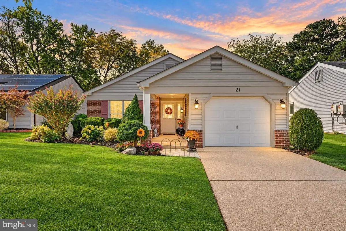 21 Dunstable Rd, Southampton, NJ 08088 - #1