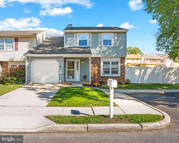 142 Mayfair Ln, MOUNT LAUREL, NJ 08054