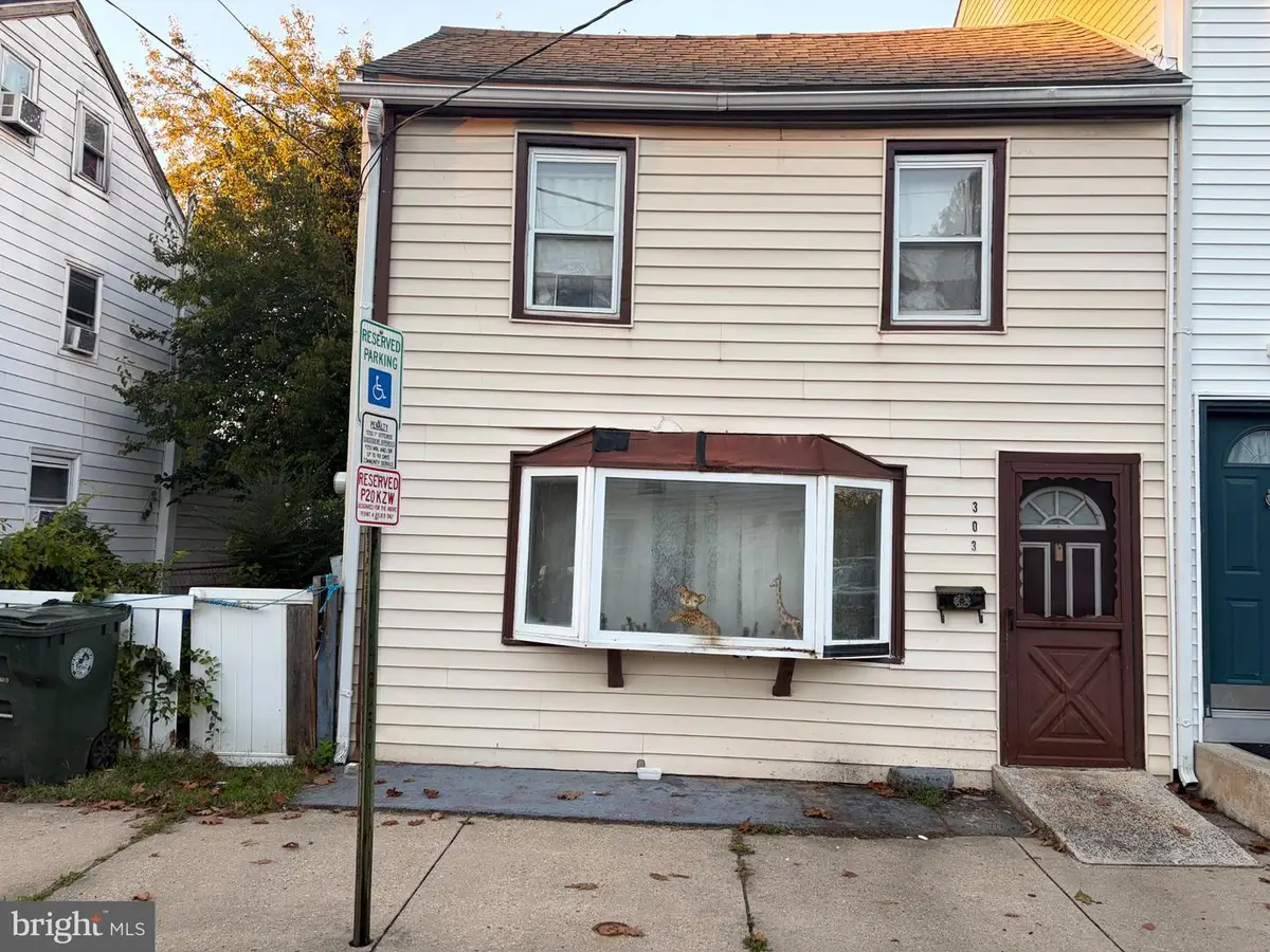 303 Clarkson St, Burlington, NJ 08016 - #1