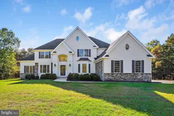 56 Oxford Cir, SOUTHAMPTON TWP, NJ 08088