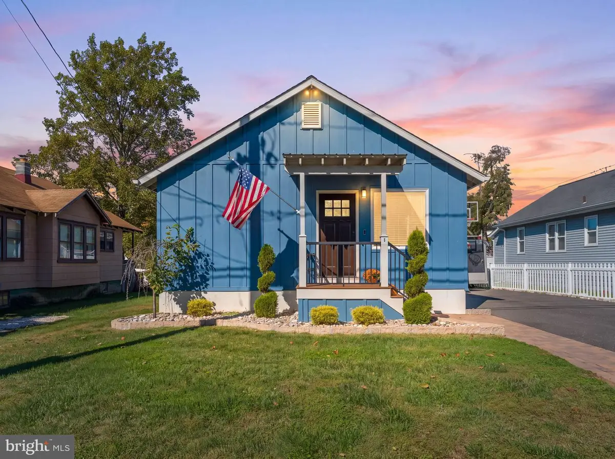 8 13th St, Burlington, NJ 08016 - #1