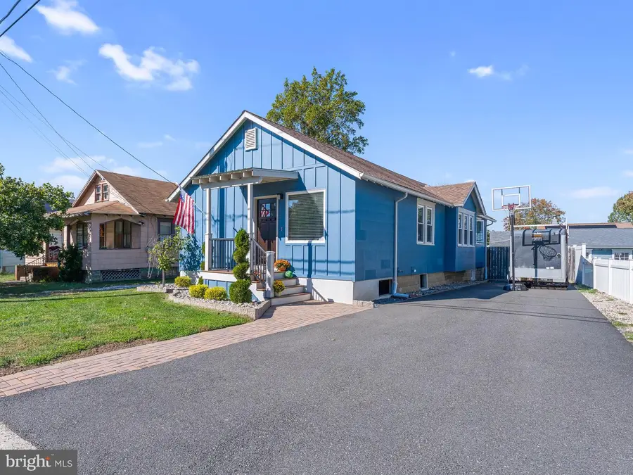 8 13th St, Burlington, NJ 08016 - #2