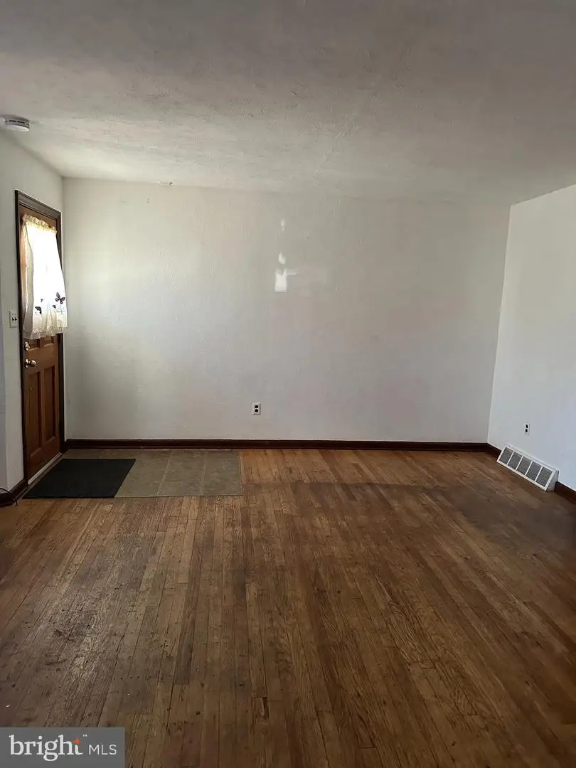 902 E St, Millville, NJ 08332 - Image #2