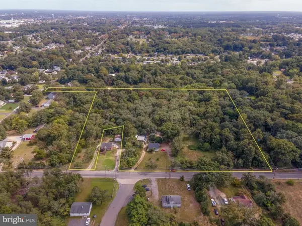 667 S Mill Rd, VINELAND, NJ 08360