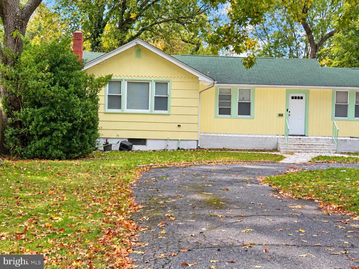314 W Laurel St, Vineland, NJ 08360 - #1