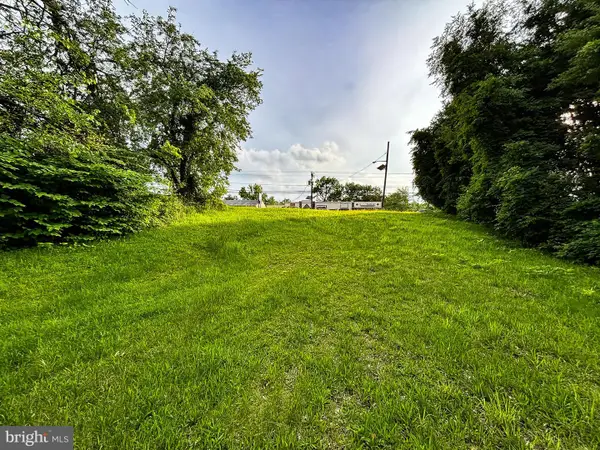 412 N White Horse Pike, SOMERDALE, NJ 08083