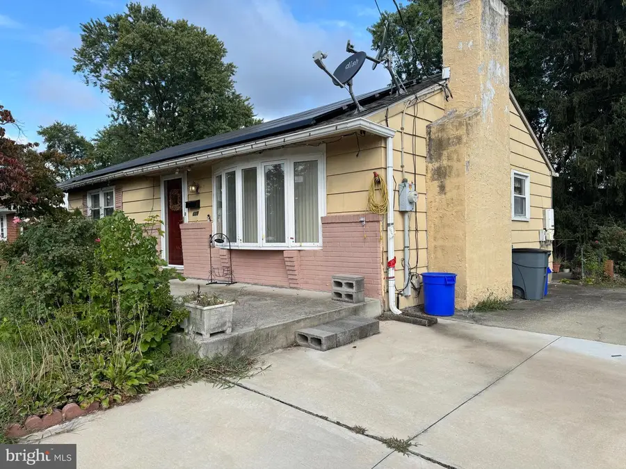 609 W Evesham Ave, Magnolia, NJ 08049 - Image #2