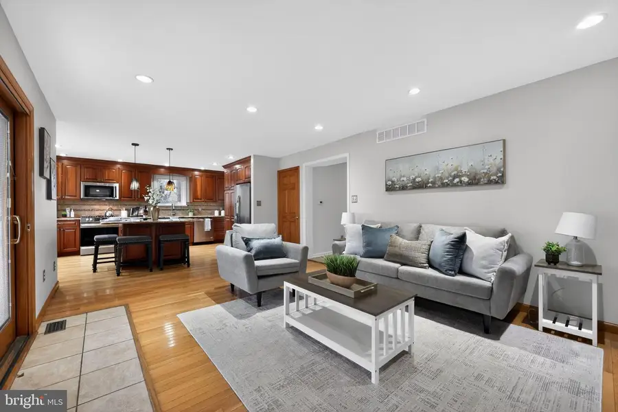 18 Tenby Chase Dr, Voorhees, NJ 08043 - Image #2