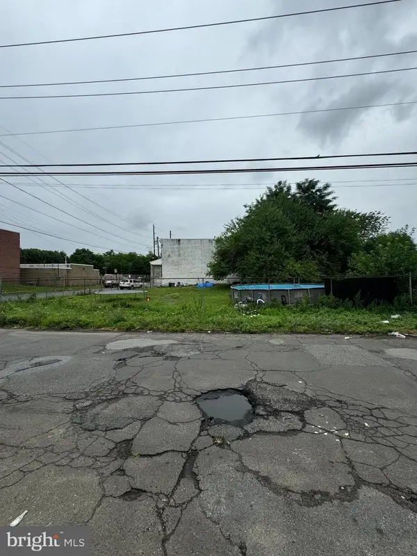 695 Fairview St, CAMDEN, NJ 08104