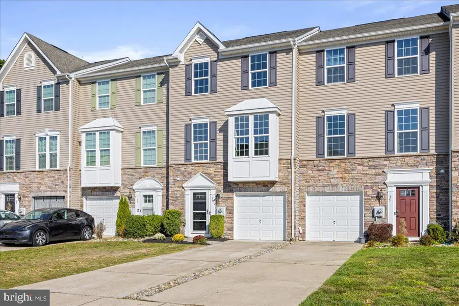 33 Tailor Ln, Sicklerville, NJ 08081 - Image #2