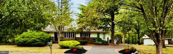 3 Southgate Dr, VOORHEES, NJ 08043