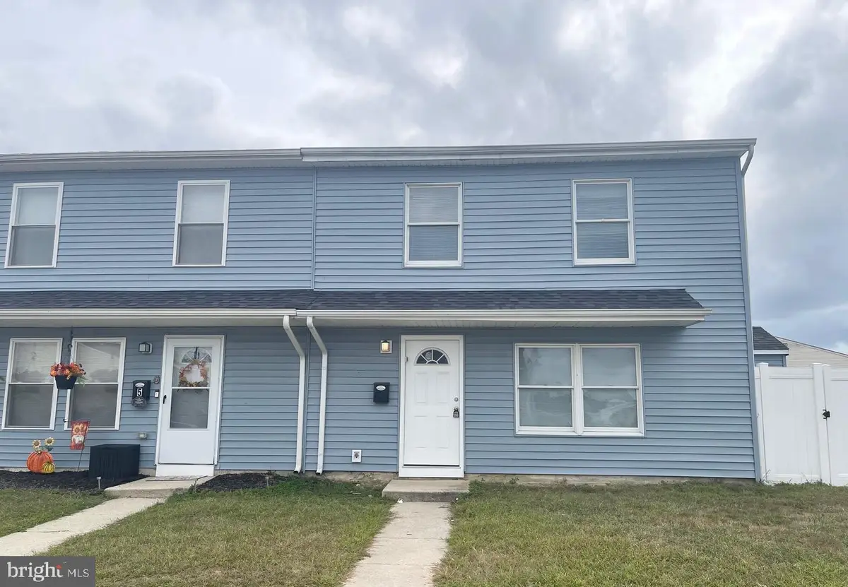 7 Lennox Ct, Sicklerville, NJ 08081 - Image #1