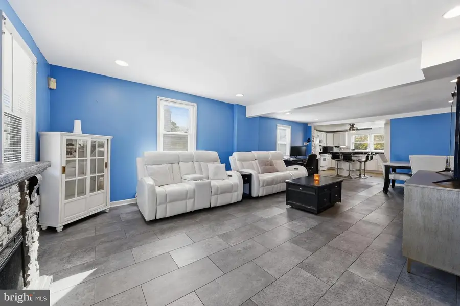 21 Baptist Ln, Blackwood, NJ 08012 - Image #2