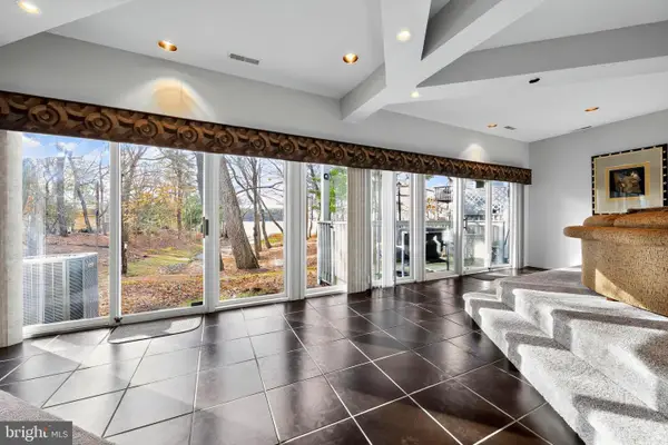 203 Sunshine Lakes Dr, VOORHEES, NJ 08043