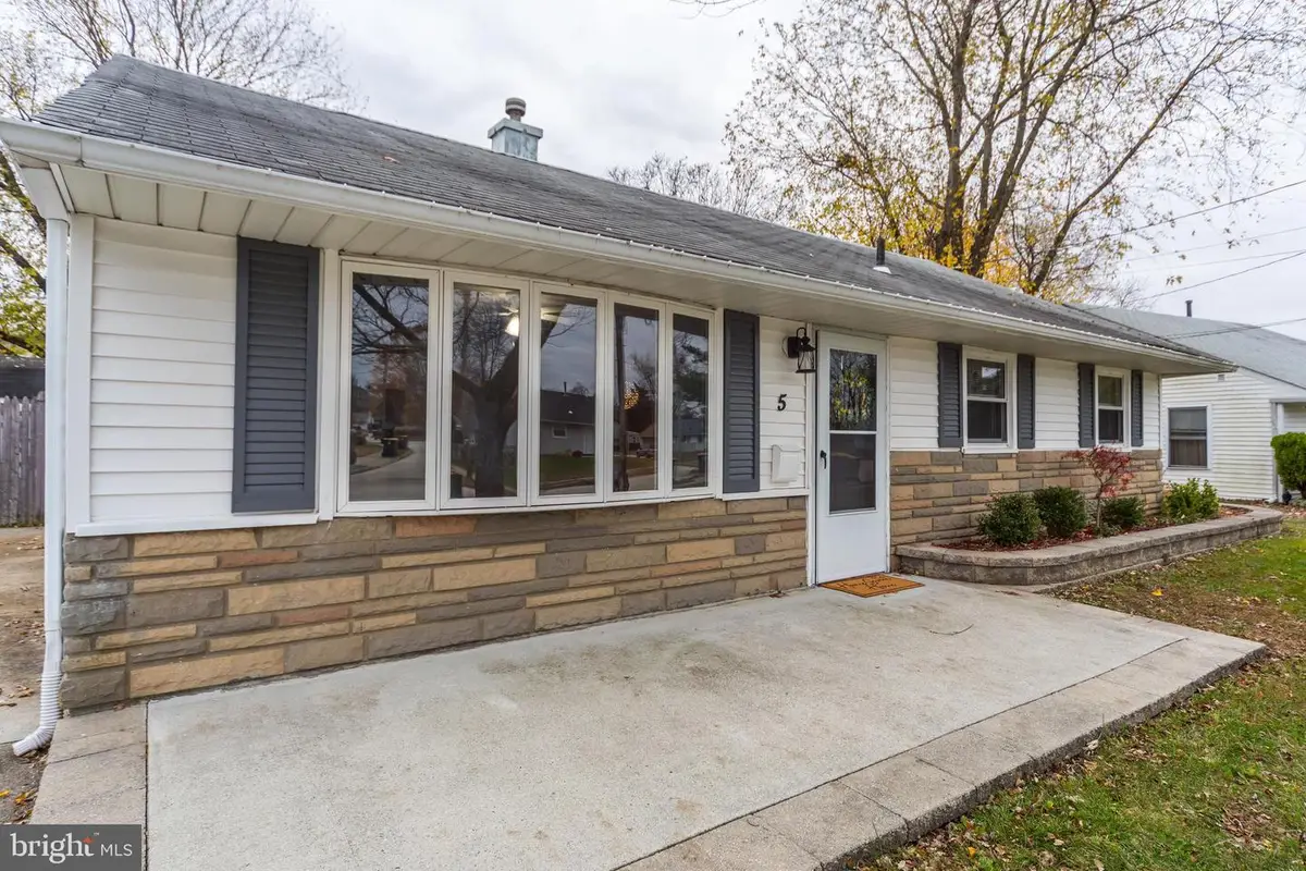 5 S Walnut Cir, West Berlin, NJ 08091 - Image #1