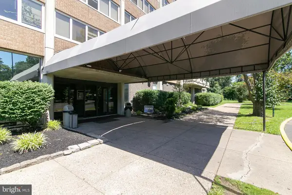 405 Barclay Towers, CHERRY HILL, NJ 08034