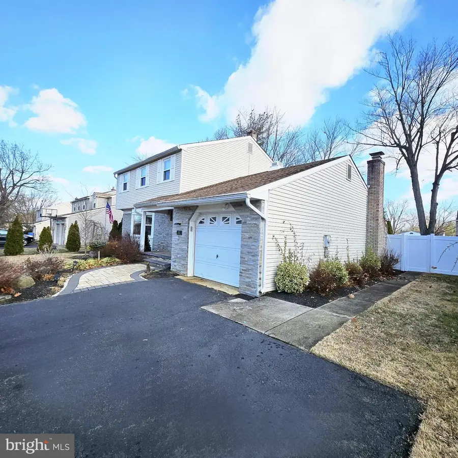 11 Strathmore Dr, Cherry Hill, NJ 08003 - Image #2