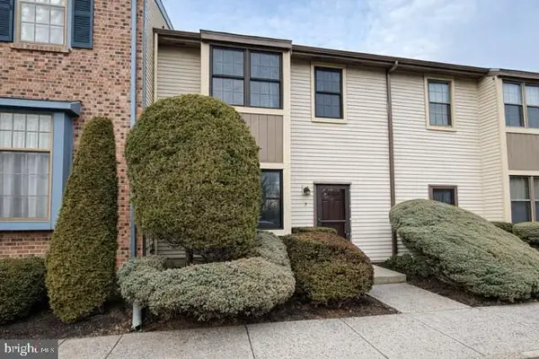 3 Crofton Cmns, CHERRY HILL, NJ 08034