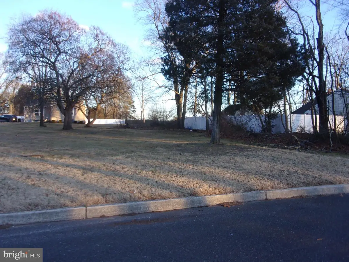 405 Oak Ave, West Berlin, NJ 08091 - Image #1