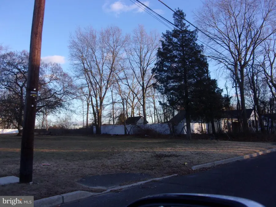405 Oak Ave, West Berlin, NJ 08091 - Image #2