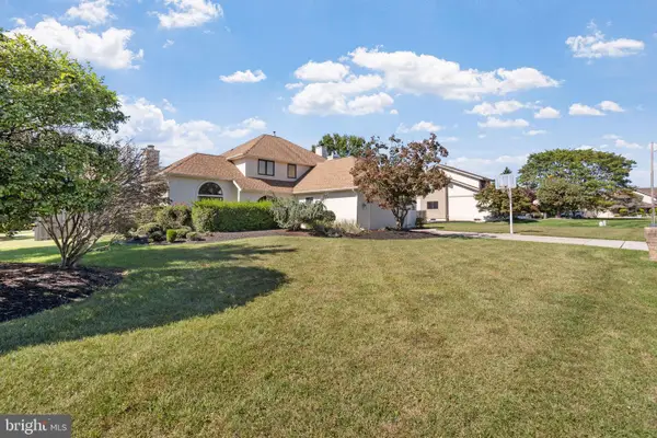 32 Country Walk, CHERRY HILL, NJ 08003
