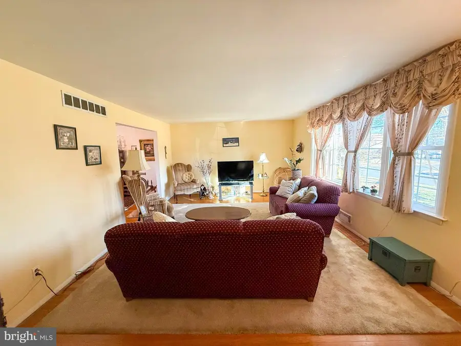 4 Bellows Ln, Cherry Hill, NJ 08002 - Image #3