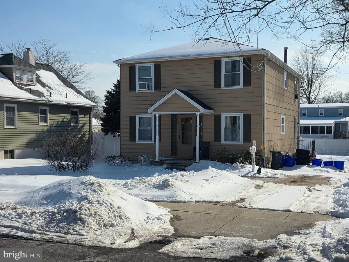 122 W Lincoln Ave, Magnolia, NJ 08049 - Image #1