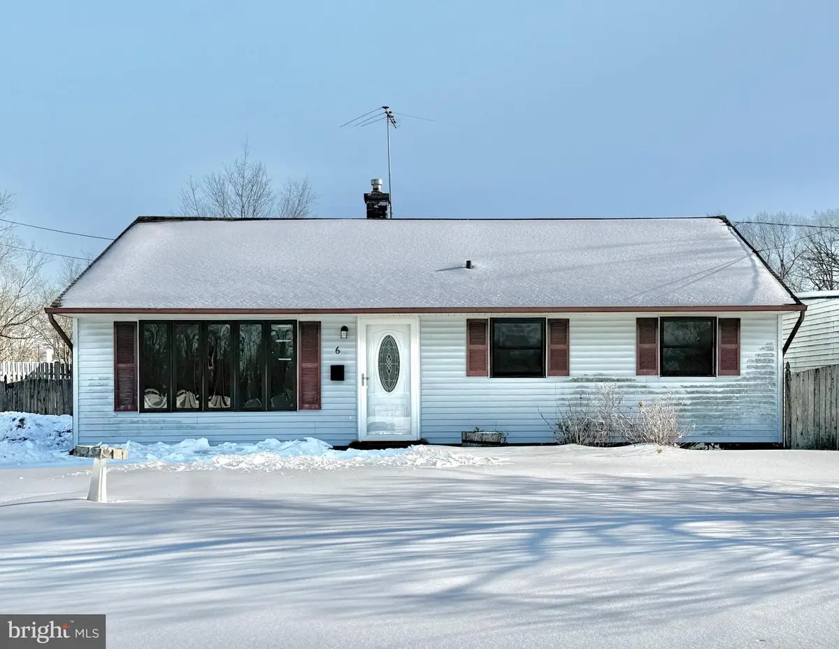 6 Holly Dr, West Berlin, NJ 08091 - #1