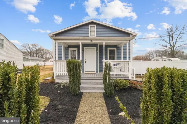 16 E 7th Ave, PINE HILL, NJ 08021