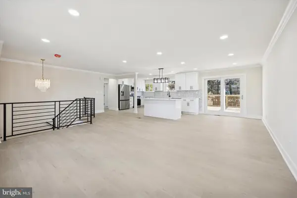 206 Mimosa Dr, CHERRY HILL, NJ 08003