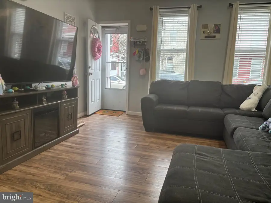 570 Line St, Camden, NJ 08103 - #3