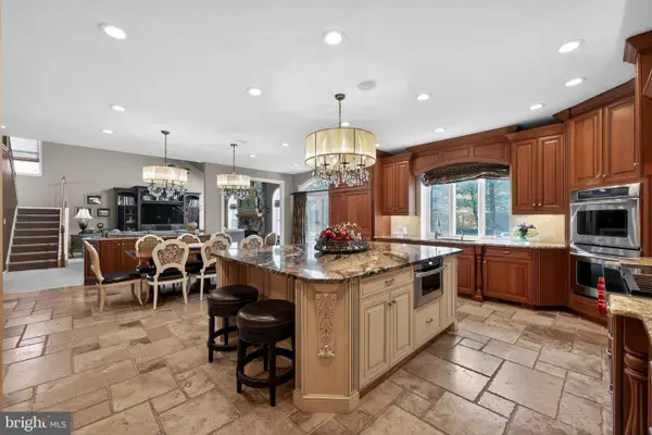 7 Maison Pl, VOORHEES, NJ 08043