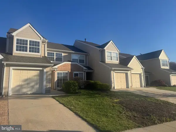 1902 Doral Dr, BLACKWOOD, NJ 08012