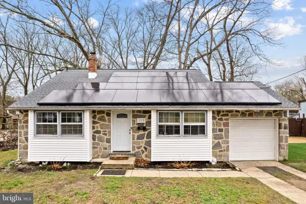 208 Sussex Dr, LINDENWOLD, NJ 08021