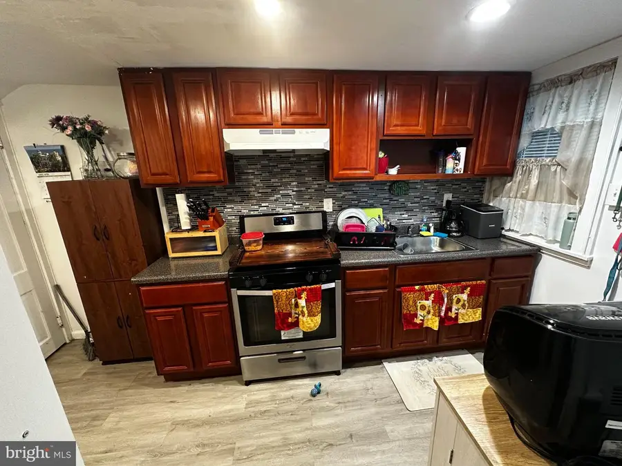 3049 Porter Rd, Camden, NJ 08104 - #2
