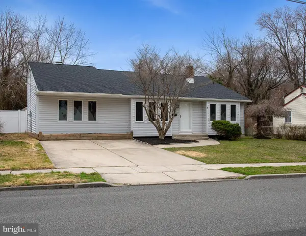 914 Aston Martin Dr, LINDENWOLD, NJ 08021