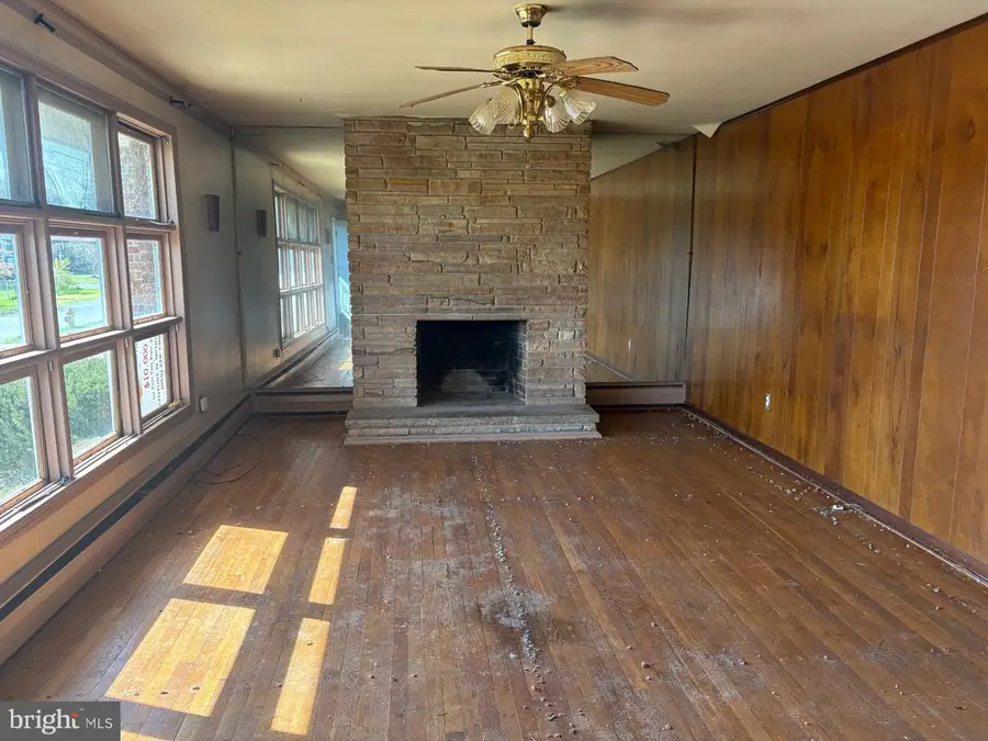 303 Hillcrest Ln, Blackwood, NJ 08012 - #2