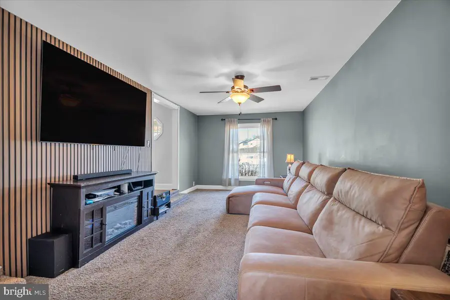 626 Fay Ann Dr, Blackwood, NJ 08012 - #2