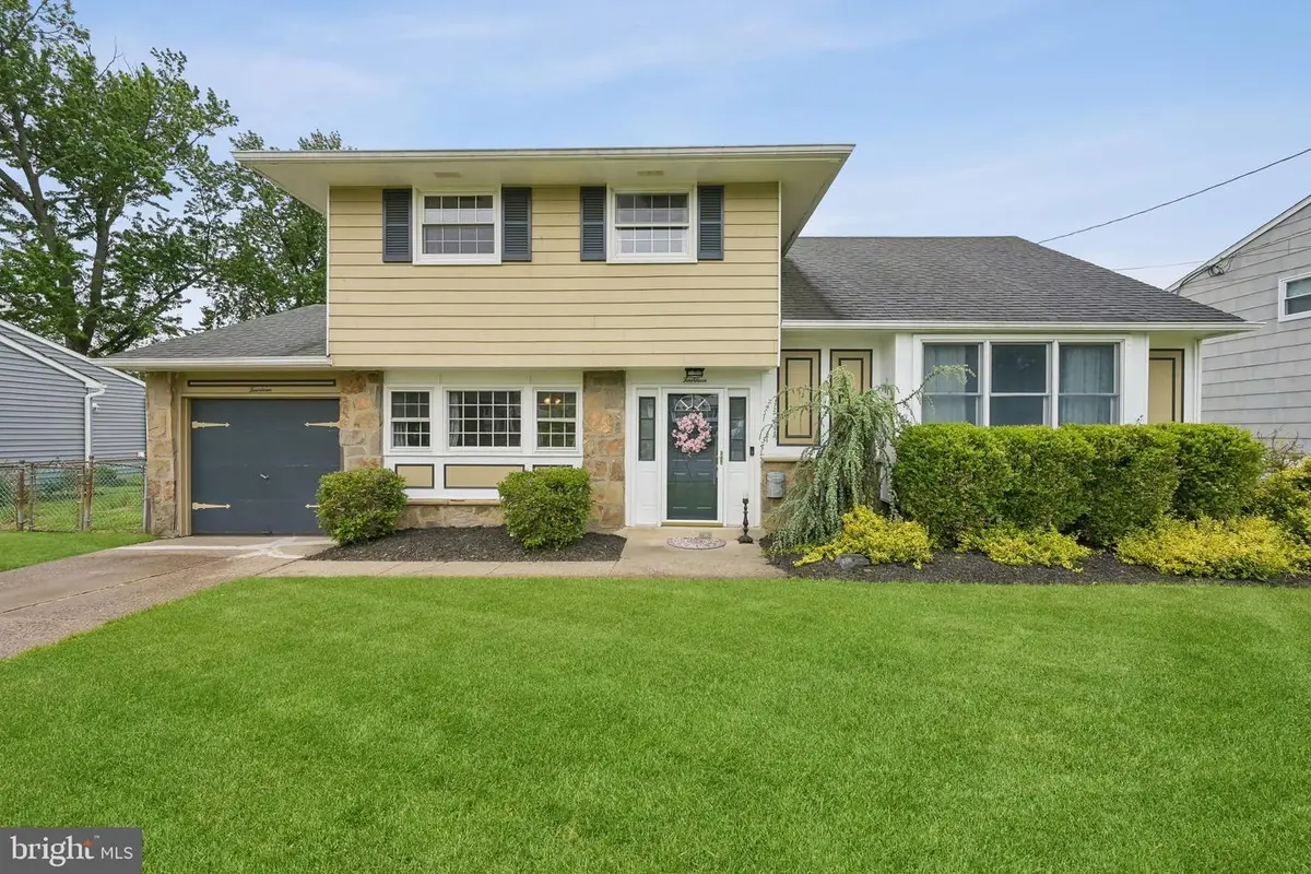 14 Swarthmore Ave, Stratford, NJ 08084 - #1
