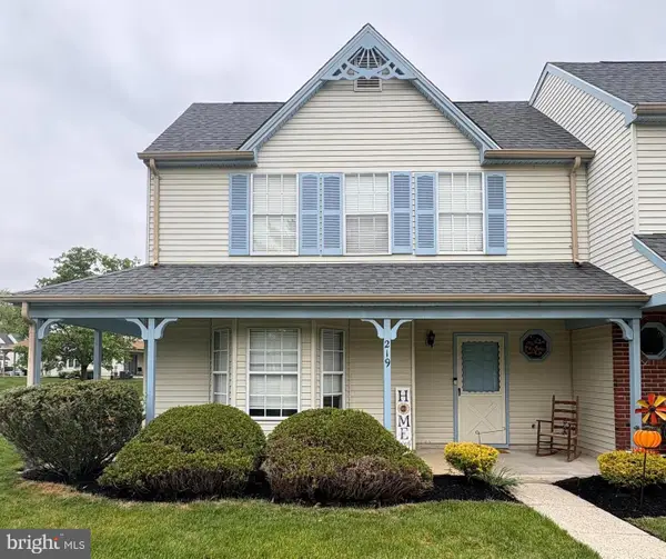 219 Knoll Dr, BLACKWOOD, NJ 08012