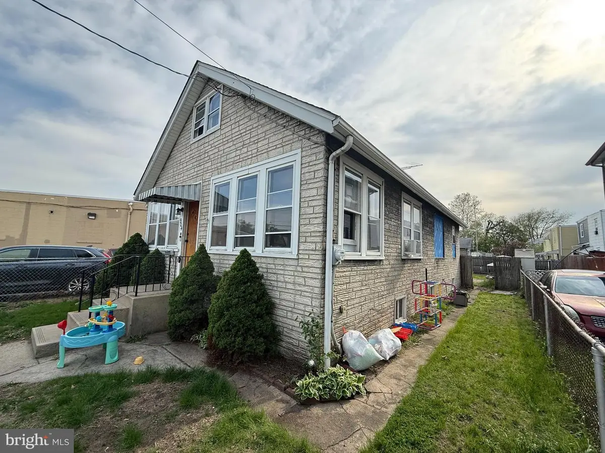 904 Center St, Gloucester City, NJ 08030 - #1