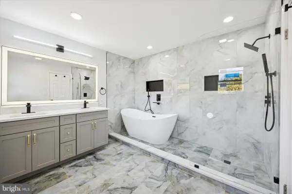 5 S Syracuse Dr, CHERRY HILL, NJ 08034